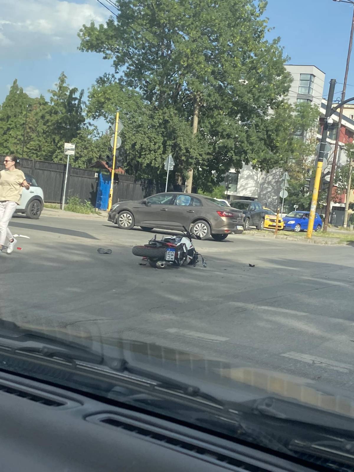 Баща и син пострадаха при катастрофа с мотор в София - подробности - СНИМКИ