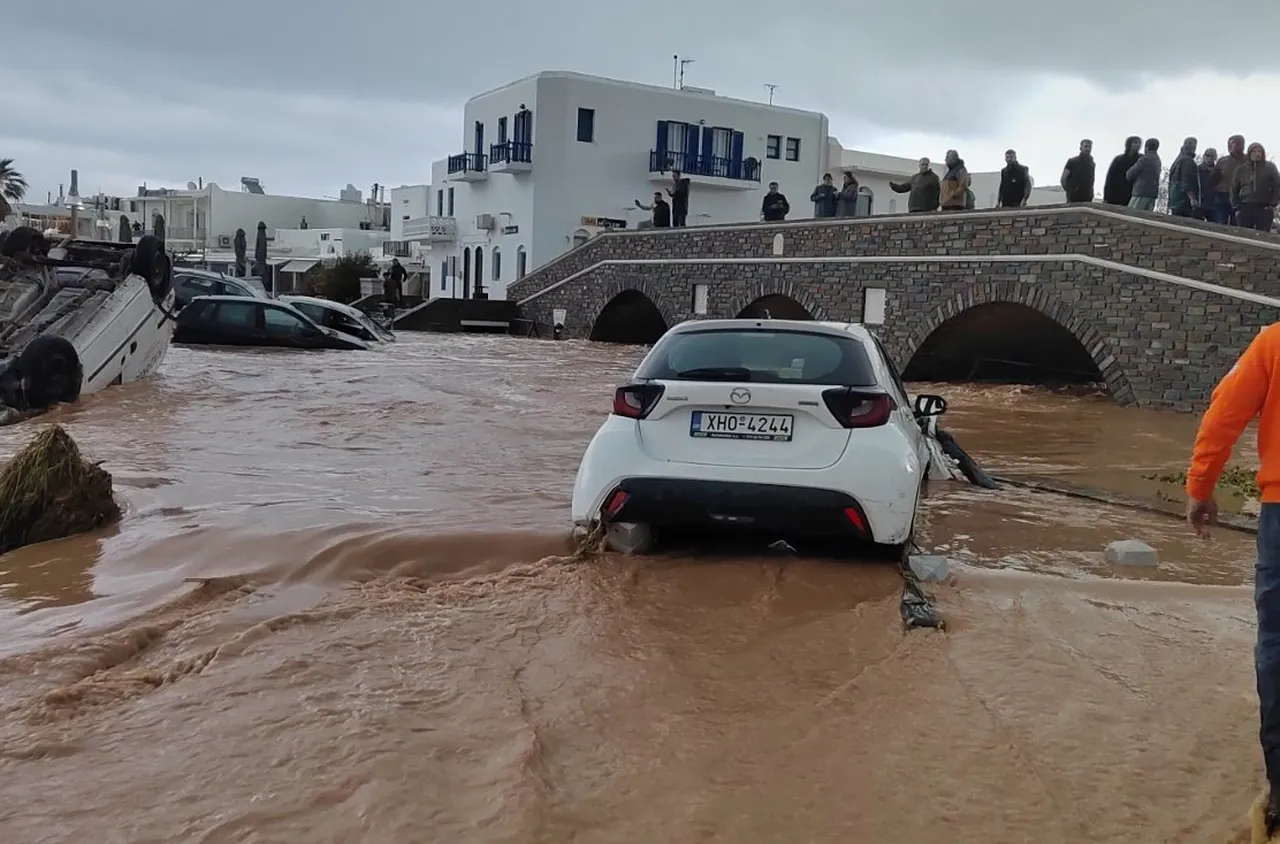 Мощни бури доведоха до наводнения и щети на гръцките острови Миконос и Парос