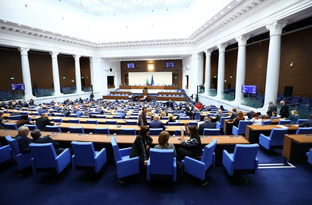 Дискусиите по вота на недоверие приключиха, гласуването ще се състои утре в 14:30 ч.