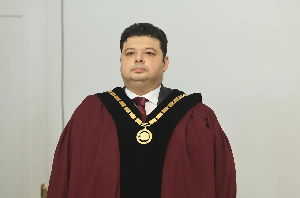 Новият конституционен съдия от парламентарната квота Орлин Колев положи клетва