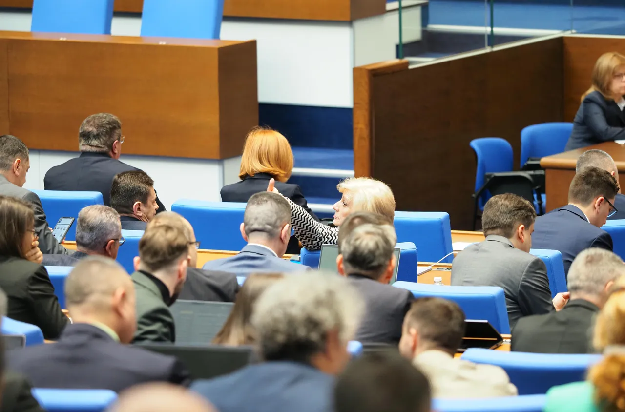 Депутатите започват дебати отосно вота на недоверие към правителството