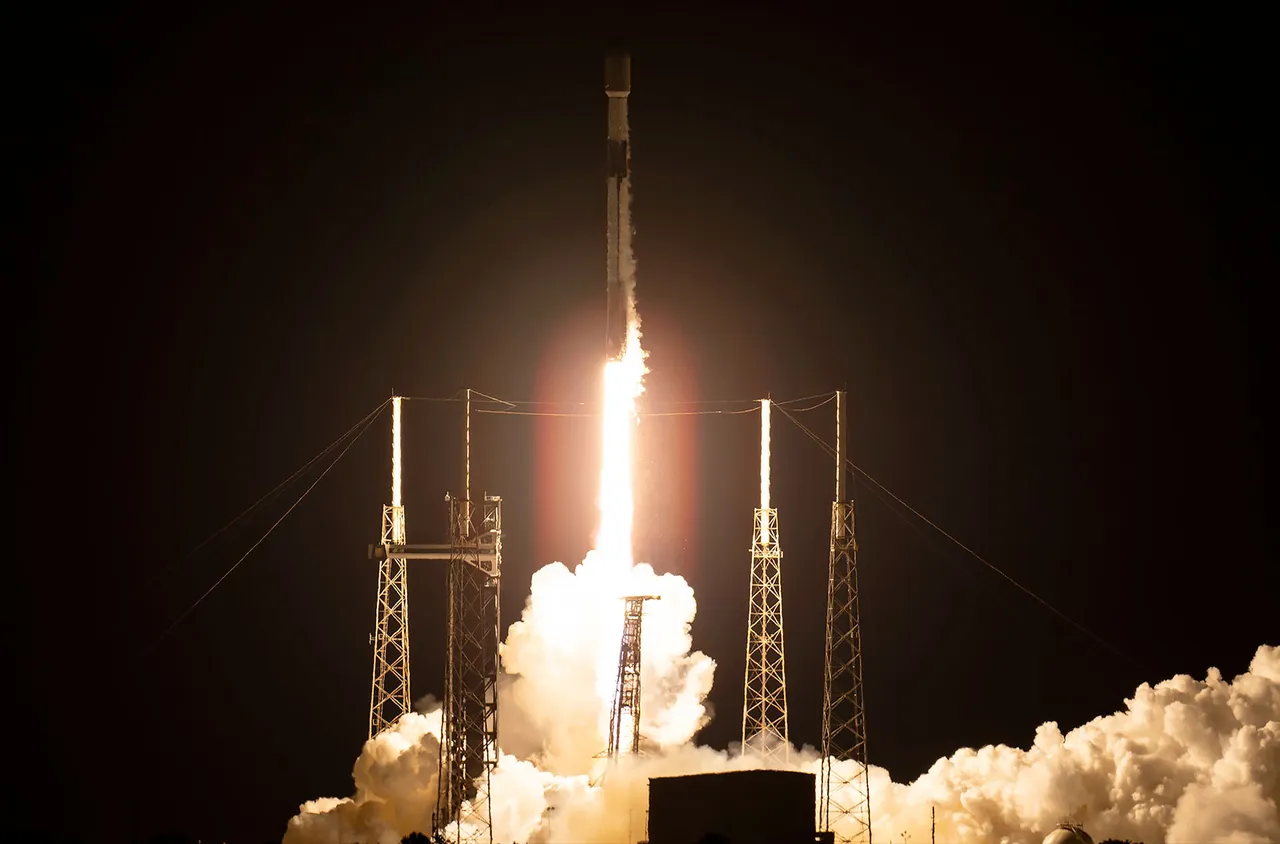 SpaceX изведе в орбита нови 23 сателита Starlink от Кейп Канаверал