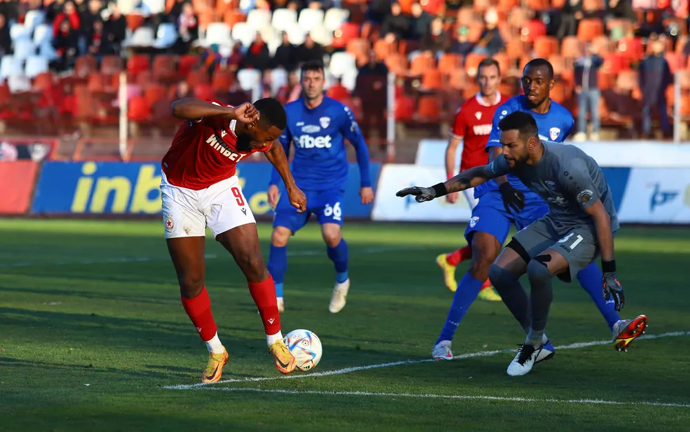 Спартак Варна се раздели с двама играчи