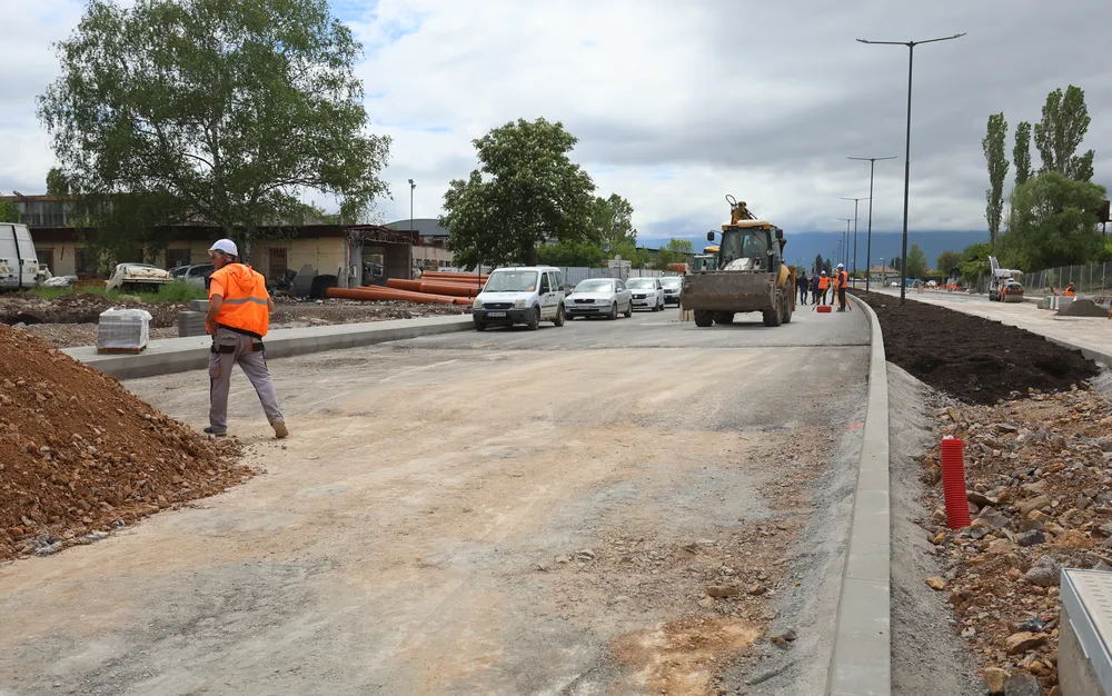 Променя се движението на трамвайни и автобусна линия по бул. „Рожен“