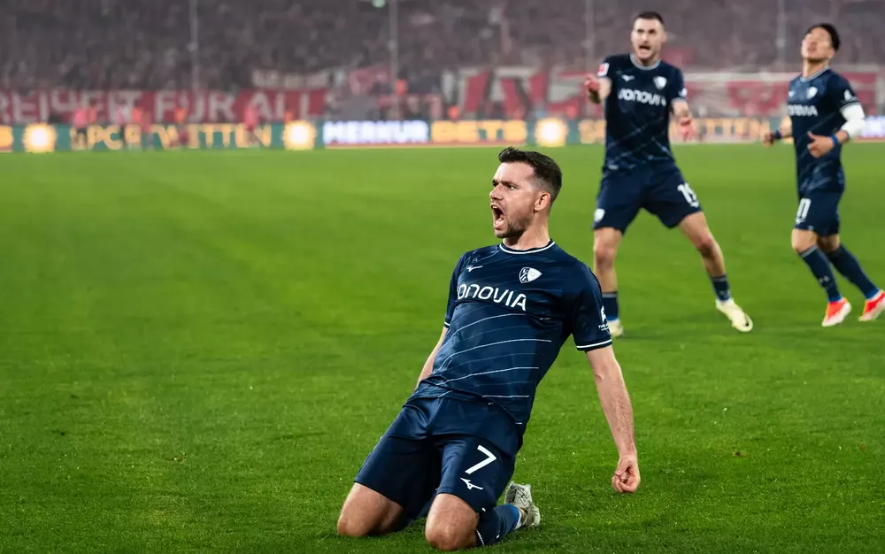 Невероятно завръщане и дузпи оставиха Бохум в Бундеслигата - СНИМКИ