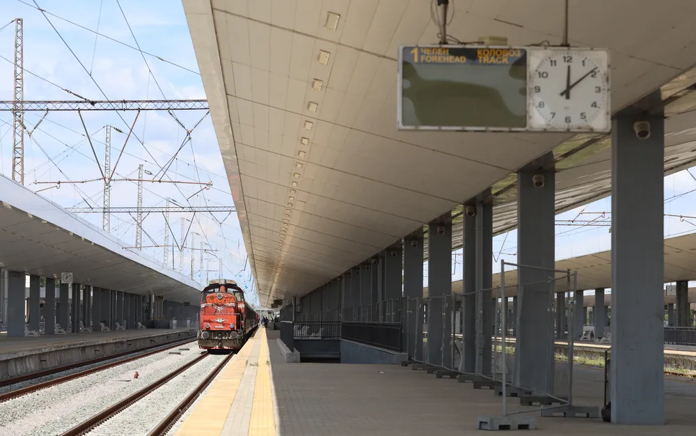 Заради софтуерен проблем закъсняват влаковете на Централна гара, редица са отменени