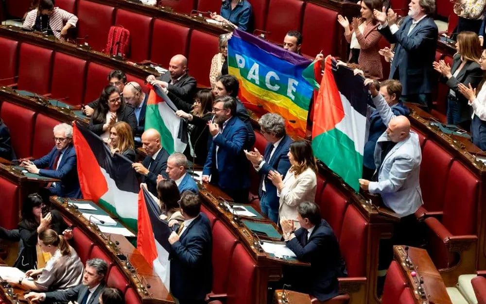 Италианската опозиция развя палестински знамена в парламента