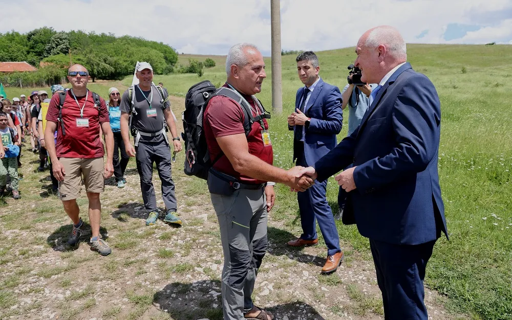 Главчев поздрави участниците в Националния поход „По стъпките на Ботевата чета“ - СНИМКИ - ВИДЕО