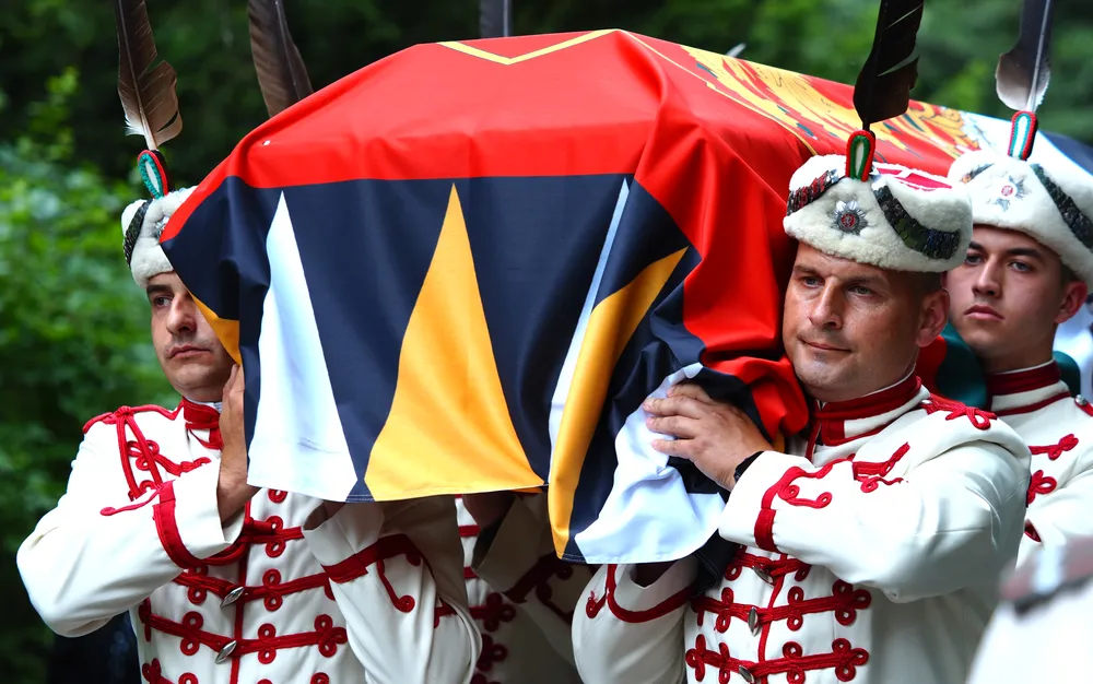 Започна поклонението пред тленните останки на цар Фердинанд - подробности - СНИМКИ - ВИДЕО