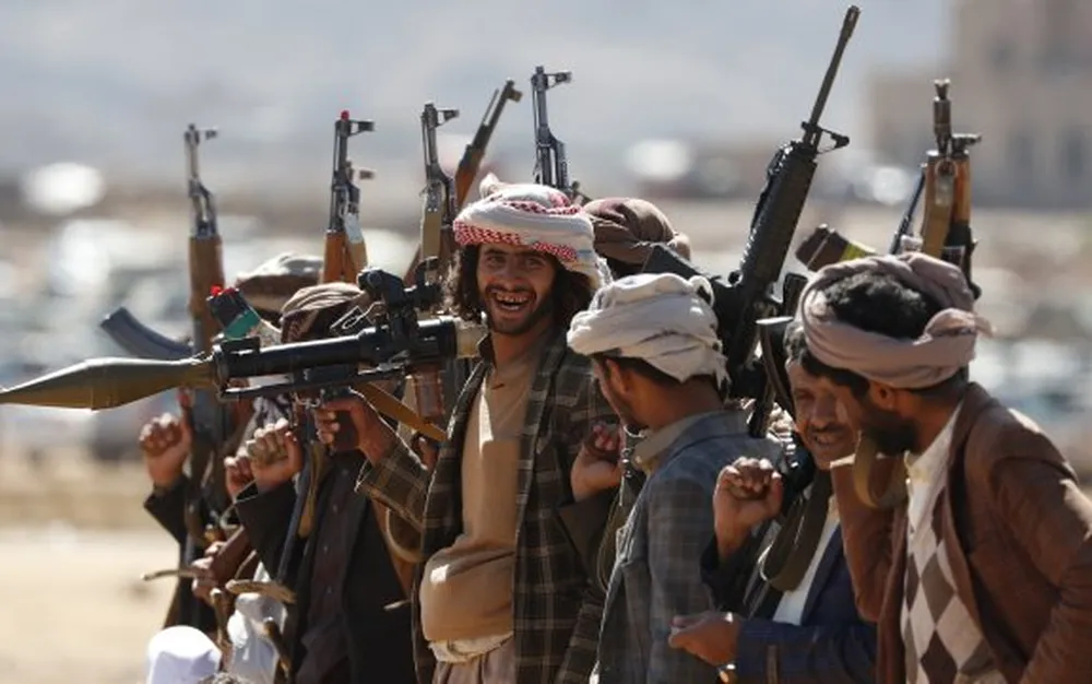 Хутите съобщиха за 14 убити при американско-британските удари