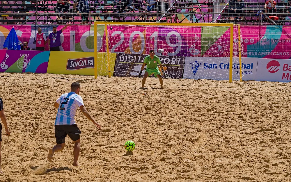 23 гола в първите два мача от турнира по плажен футбол във Варна