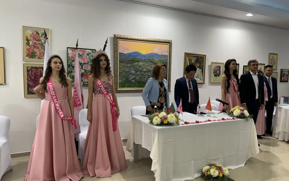 Преподписаха Меморандум за сътрудничество с виетнамския град Лай Чау в Казанлък - СНИМКИ - ВИДЕО