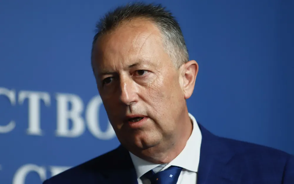 Министър Глушков откри детския турнир по плуване "Златоперки"