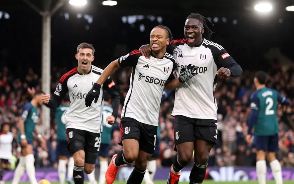 Защитник на Фулъм минава медицински прегледи в Челси следващата седмица