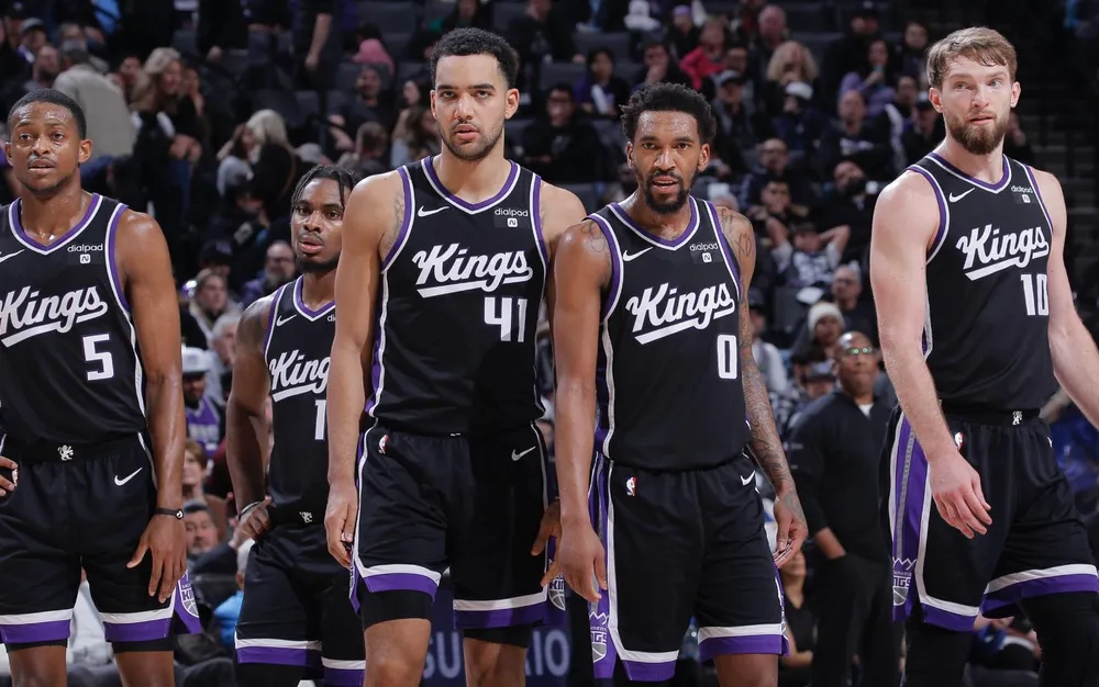 Сакраменто удължи договора на Майк Браун