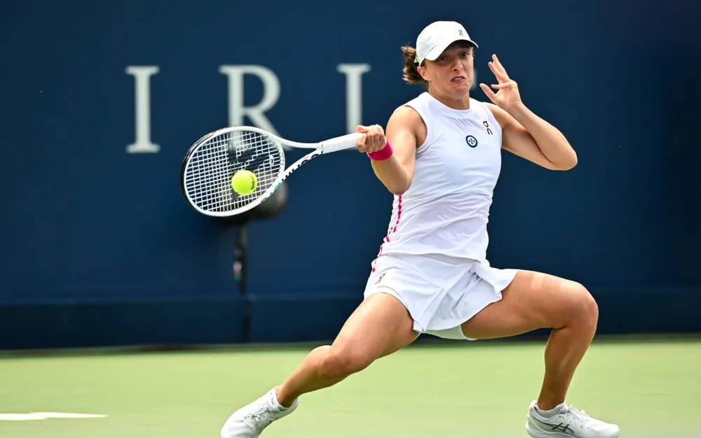 Швьонтек продължава наказателната си акция на Ролан Гарос - СНИМКИ