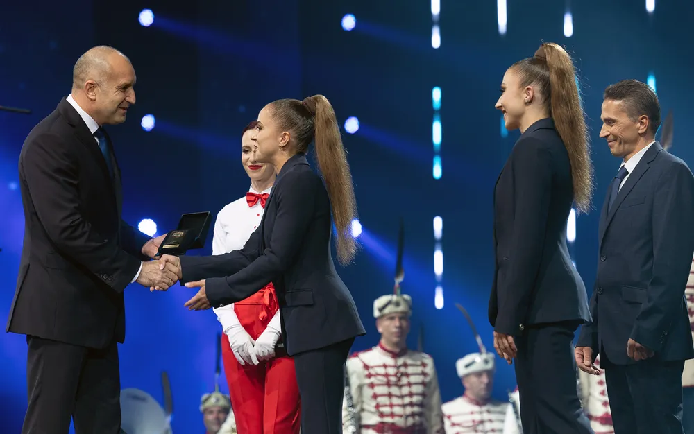 Радев ще участва в церемонията по награждаване на финалистите в конкурса „CodeIT”