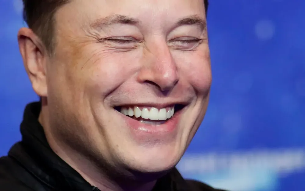 Амазонско племе се пристрасти към порното с дар от Илон Мъск