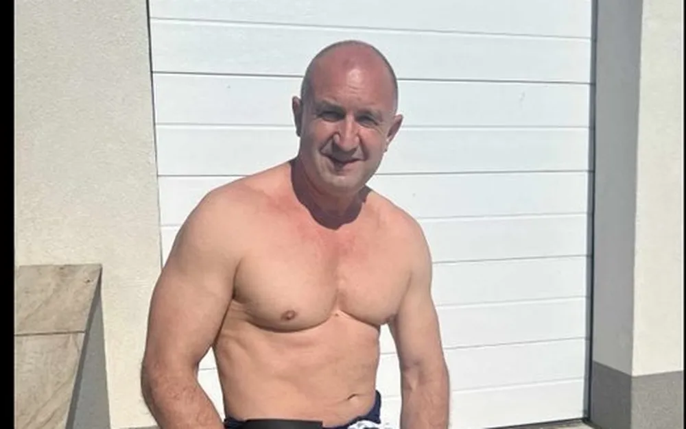 Радев почиства морското дъно край остров Света Анастасия - СНИМКИ-ВИДЕО