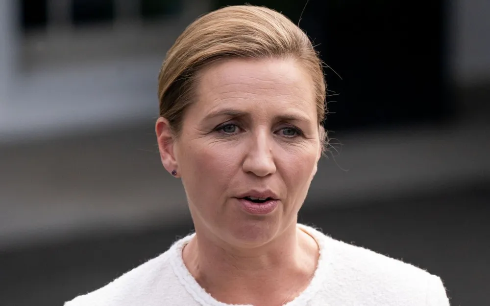 Датският премиер страда от леки наранявания след нападението