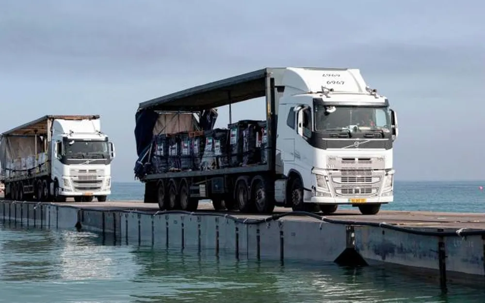 САЩ възобновяват доставките на помощи за Газа от временния кей