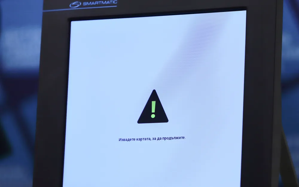 Избирателна активност в часовете до обяд и проблем с машини в страната