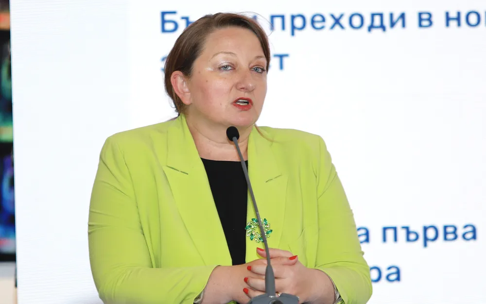 Сачева: Повече хора да излязат да гласуват, бездействието не работи при демокрацията - СНИМКА