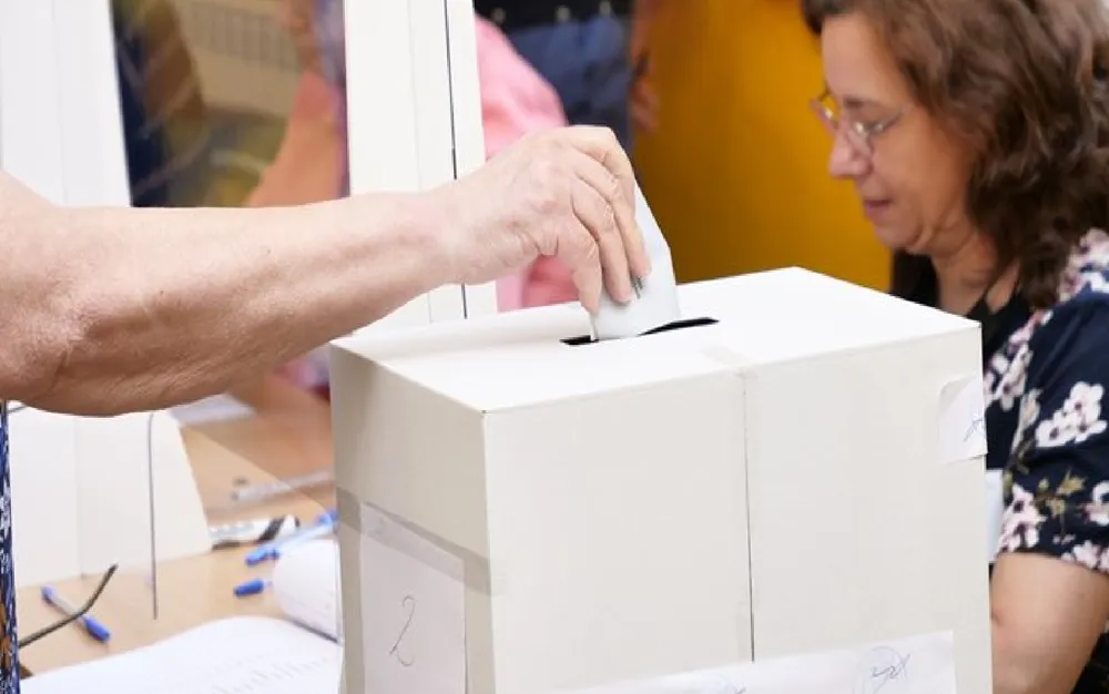 20,44% избирателна активност към 16 часа, 20,89% - за ЕП - СНИМКИ - ВИДЕО