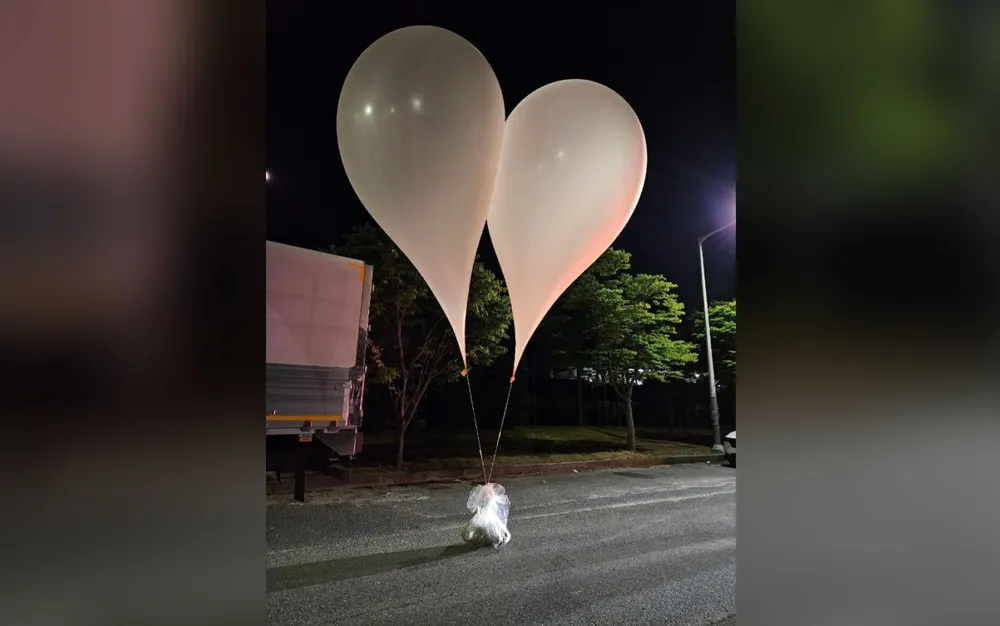 Северна Корея изпрати още 300 балона с боклуци към Юга