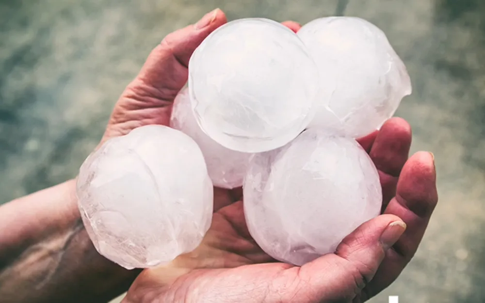 Градушка с размерите на орех се изсипа над Велико Търново, в Арбанаси няма ток