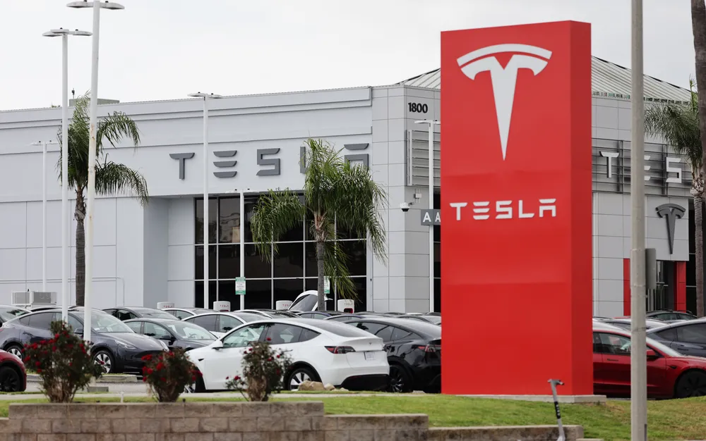 Акционерите на Tesla одобриха многомилярден пакет за възнаграждения