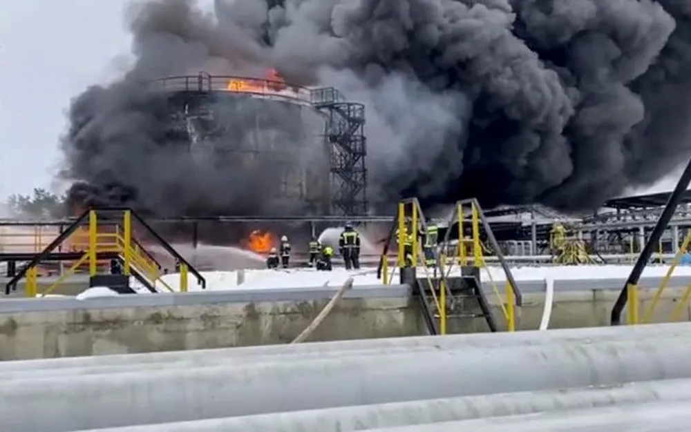 Украински дронове подпалиха руски петролни складове - подробности
