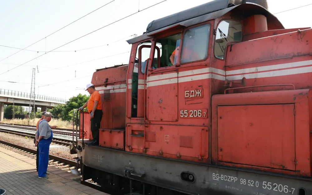 Влакът София-Видин спрял на косъм от обръщане