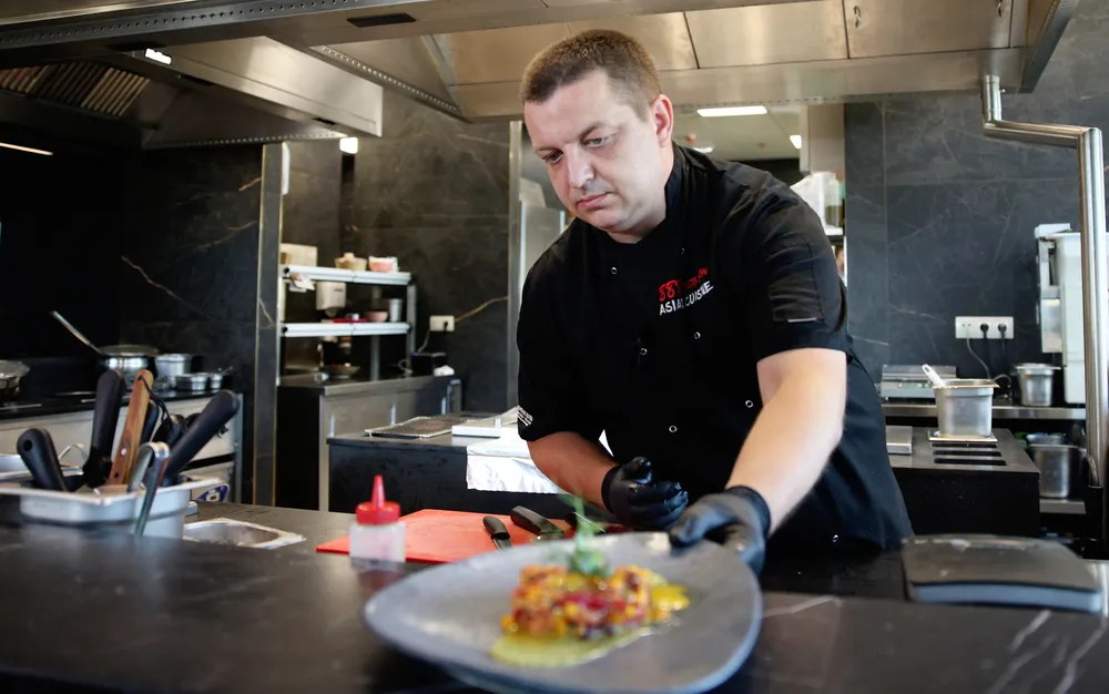 Лятното меню на шеф Великов + Европейското по футбол = очаквано добра комбинация - СНИМКИ - ВИДЕО