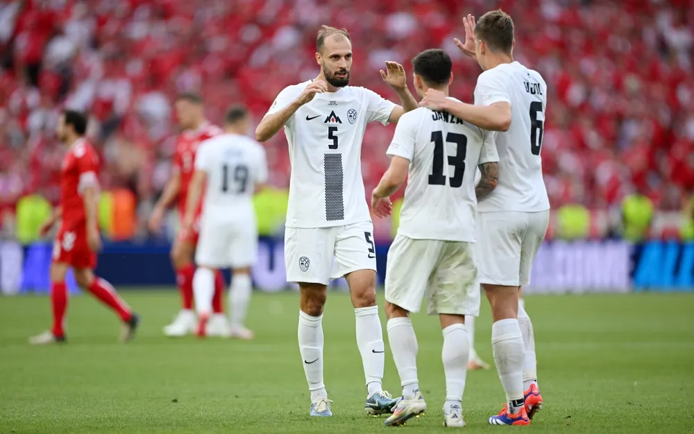 Гол с последния удар в мача спаси Сърбия от загуба срещу Словения - СНИМКИ