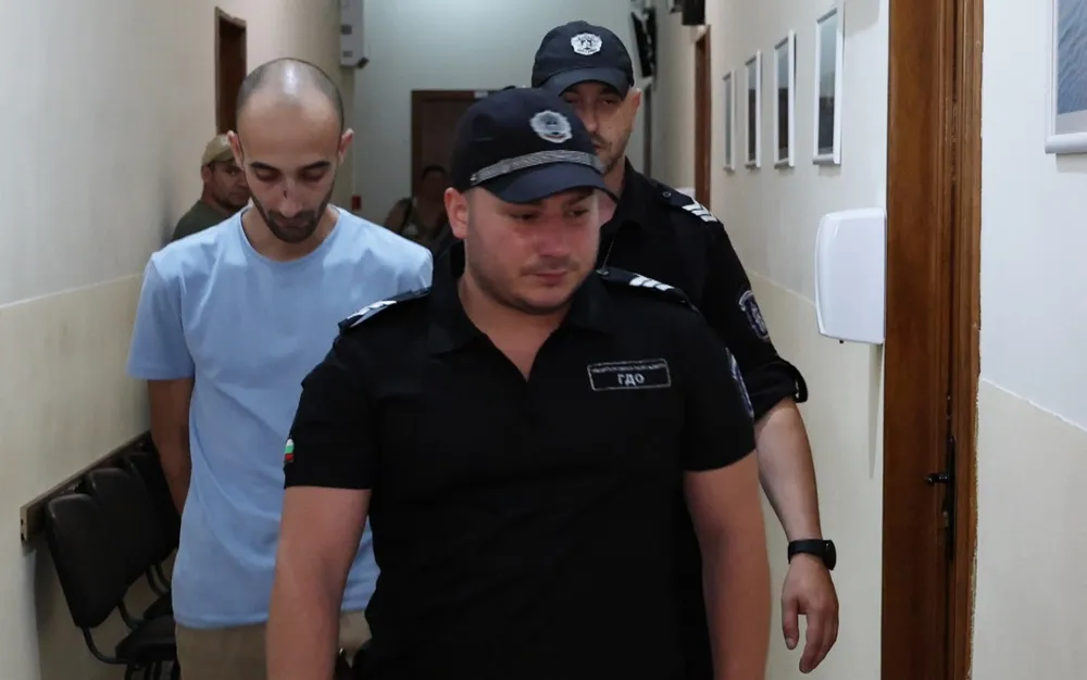 Оставиха в ареста софиянец, ранил полицай при гонка в Бургас - СНИМКИ - ВИДЕО