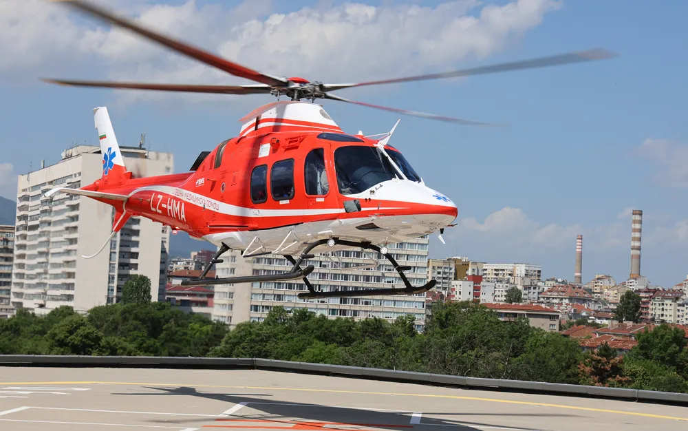 Мъжът, транспортиран с въздушната линейка от Велико Търново, е в тежко състояние