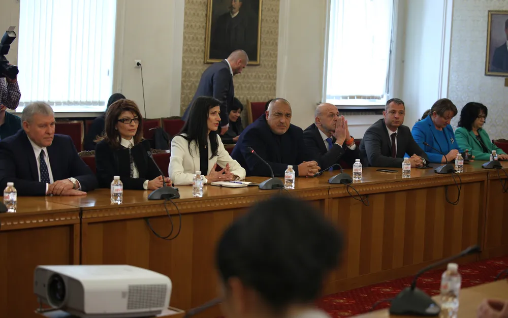 Борисов, Дончев и Добрев пристигнаха в президентството - СНИМКИ - ВИДЕО