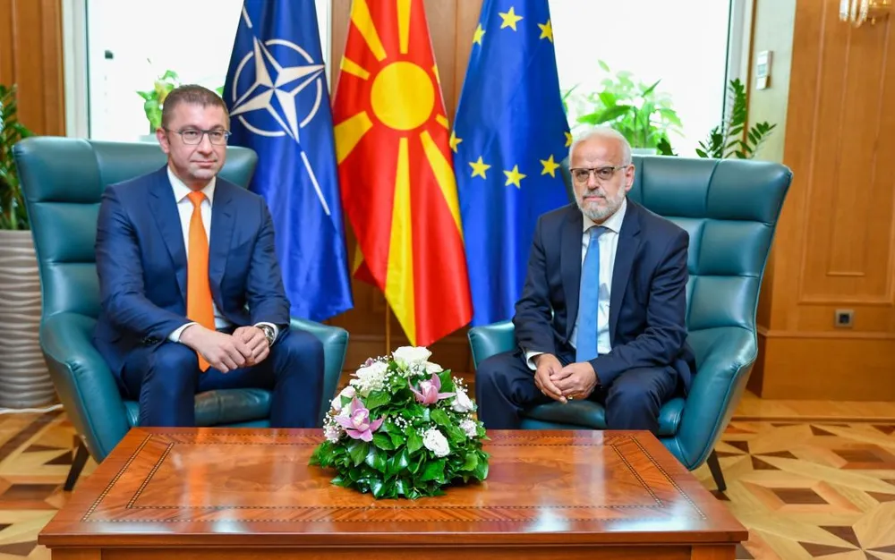 Джафери предаде премиерския пост на Мицкоски - СНИМКИ - ВИДЕО