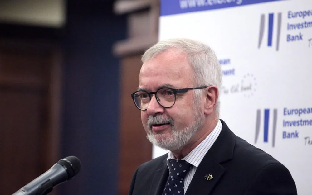 Европейската прокуратура разследва за корупция бившия шеф на ЕИБ Вернер Хойер