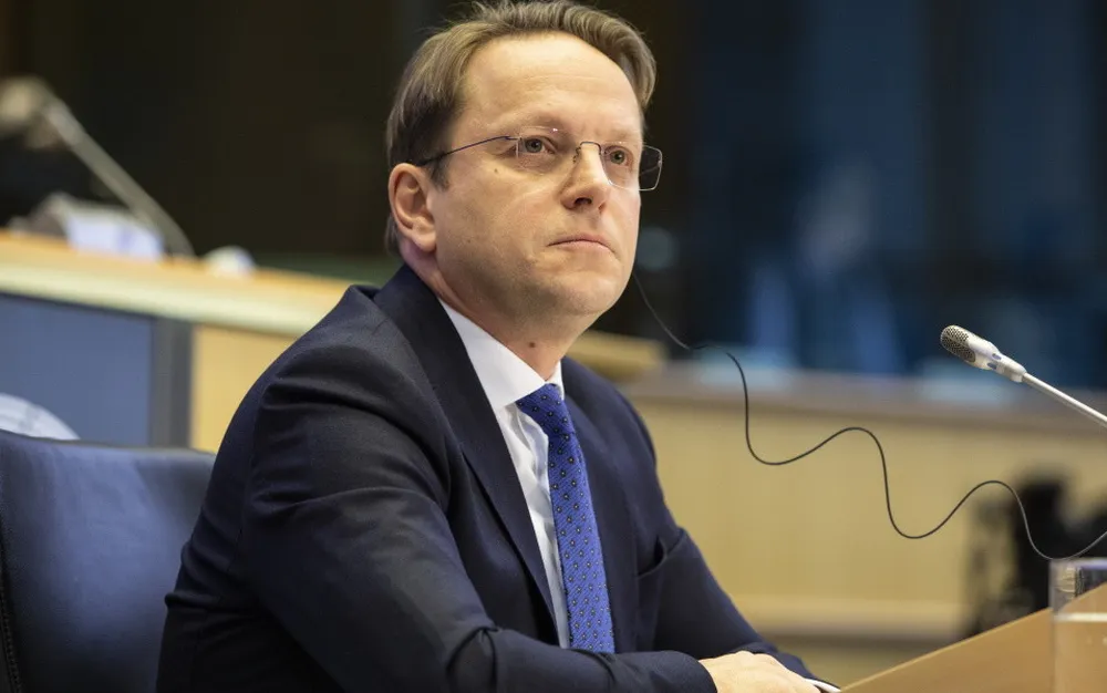 Вархей: Сърбия е ангажирана с присъединяването си към ЕС