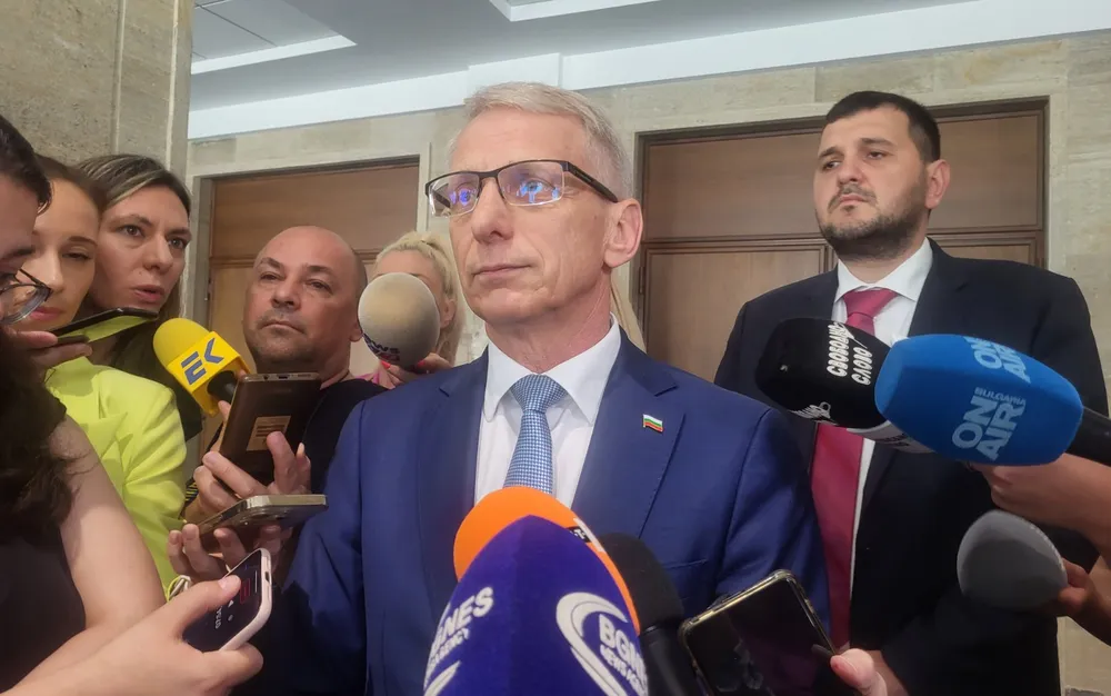 Денков: Премиерът Главчев избяга от изслушване в парламента - СНИМКИ - ВИДЕО