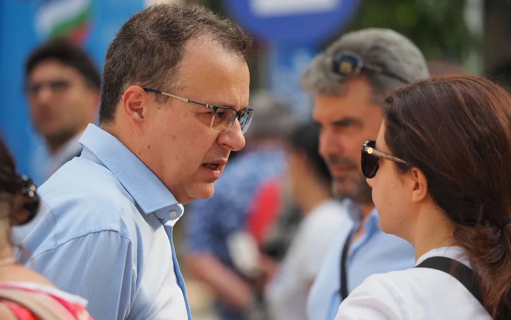 Стоян Михалев сяда в стола на Христо Иванов в НС - СНИМКИ - ВИДЕО