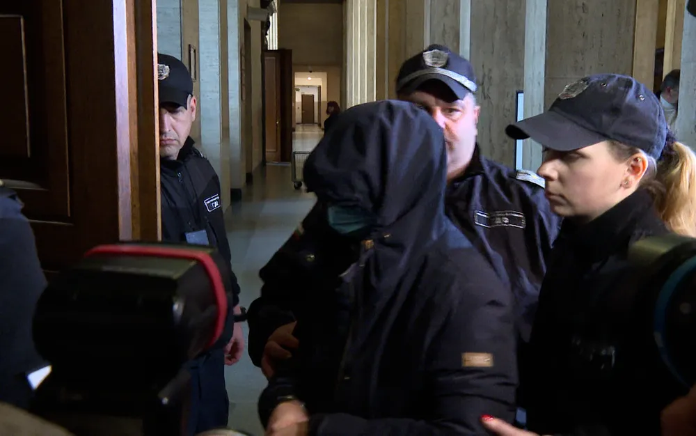 Бившата дипломатка, обвинена за убийството на зет ѝ, остава в ареста