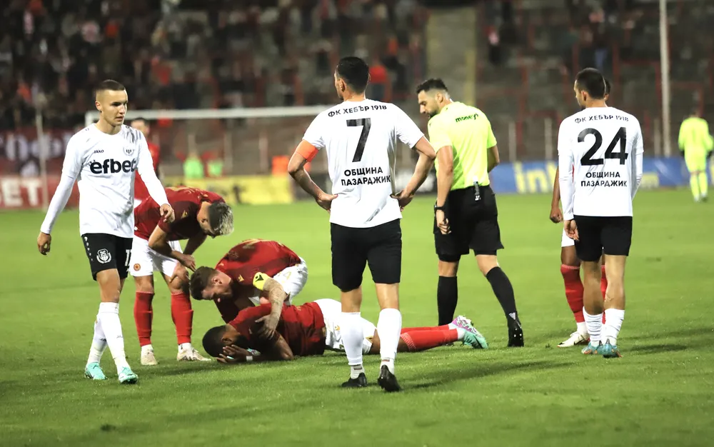 Хебър се подсили с Мартин Райнов и черногорски полузащитник