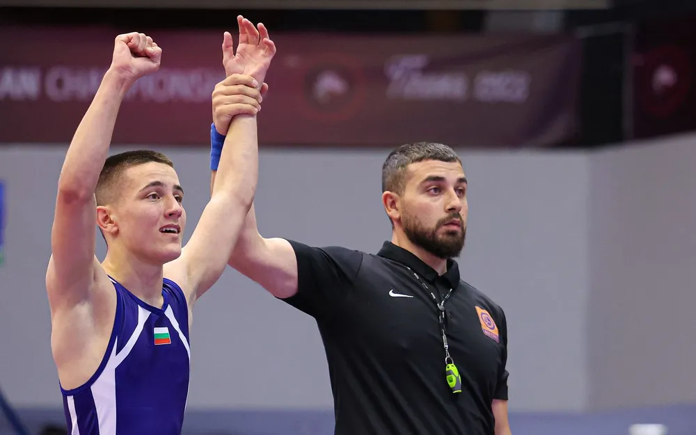 Двама от борците ни в битка за бронза на Европейското за кадети