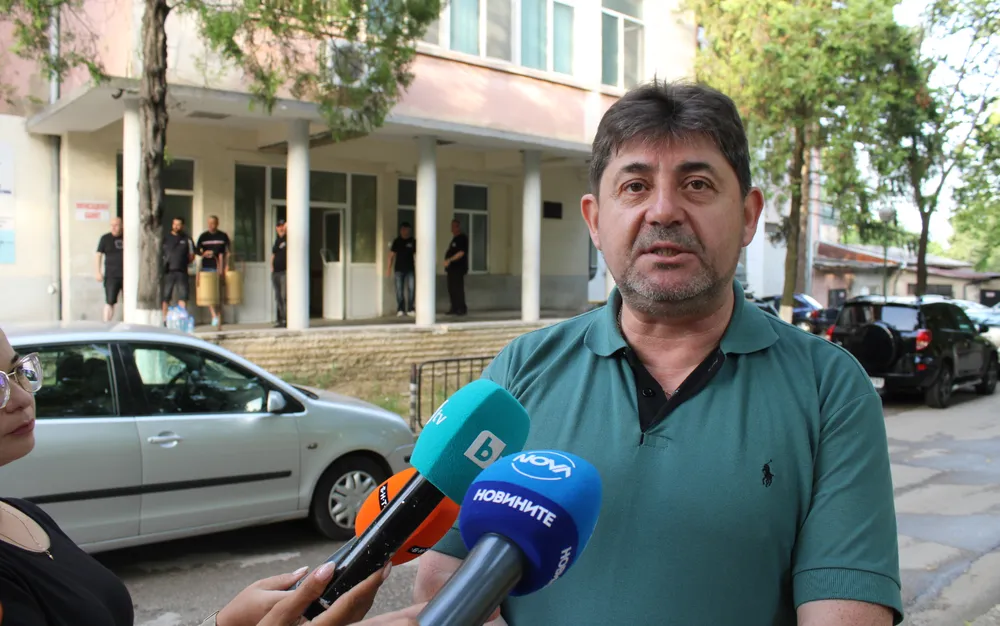 Директорът на МБАЛ д-р Д. Димитров: Един по-тежко пострадал при пожара - СНИМКИ-ВИДЕО