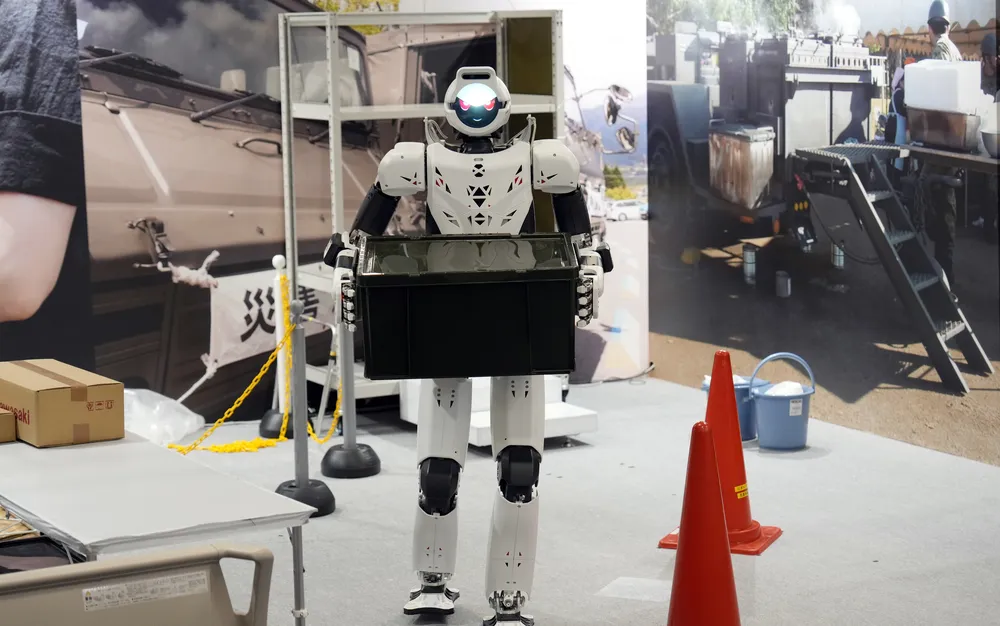 Япония внедрява хуманоиден робот за поддръжка на ЖП транспорта