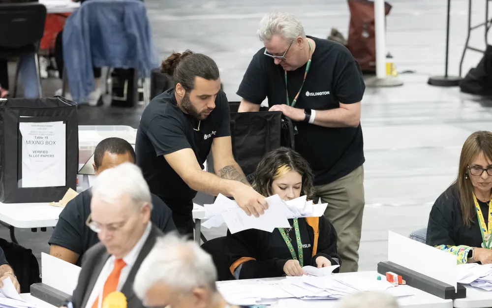 Екзитпол: Лейбъристите съкрушиха консерваторите на парламентарните избори във Великобритания