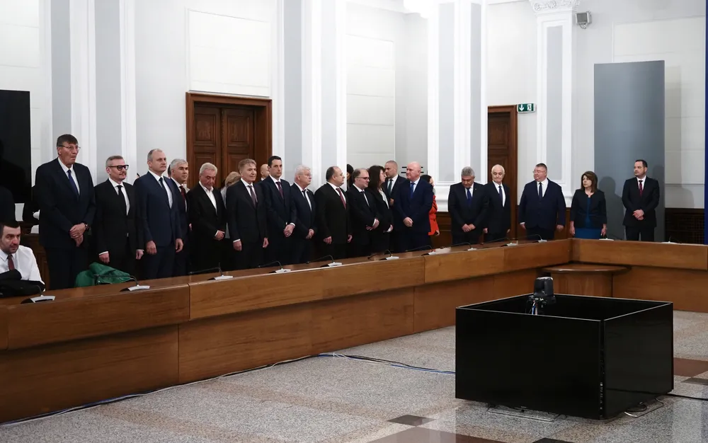 14 законопроекта е внесъл служебния кабинет, ключови са тези, засягащи еврото